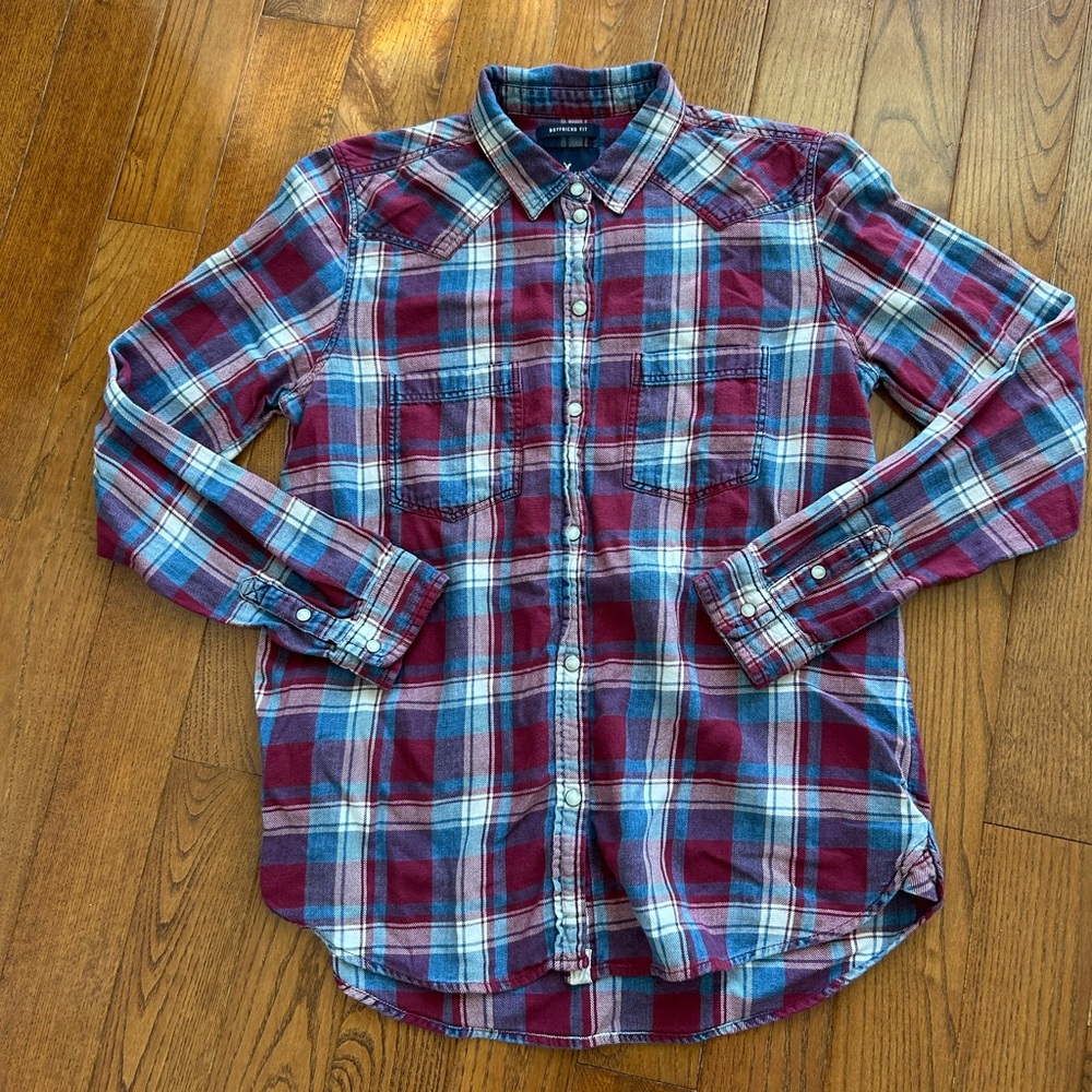 American Eagle Outfitter’s ladies M shirt